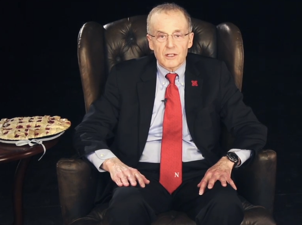 Perlman sitting next to an exceptional looking pie