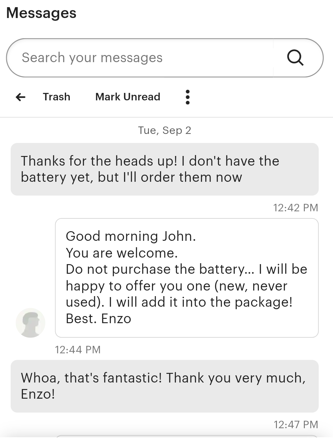 Conversation with an Etsy seller named Enzo, who is offering John free batteries to go with the cases he ordered.